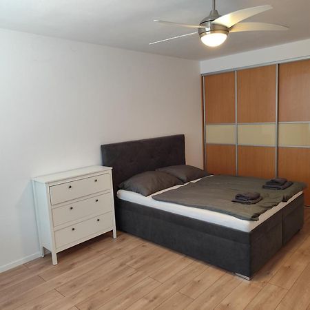 2 Room Apartment, Near Oc Galeria, Petrzalka Братислава Екстериор снимка