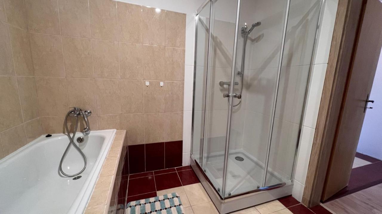 2 Room Apartment, Near Oc Galeria, Petrzalka Братислава Екстериор снимка