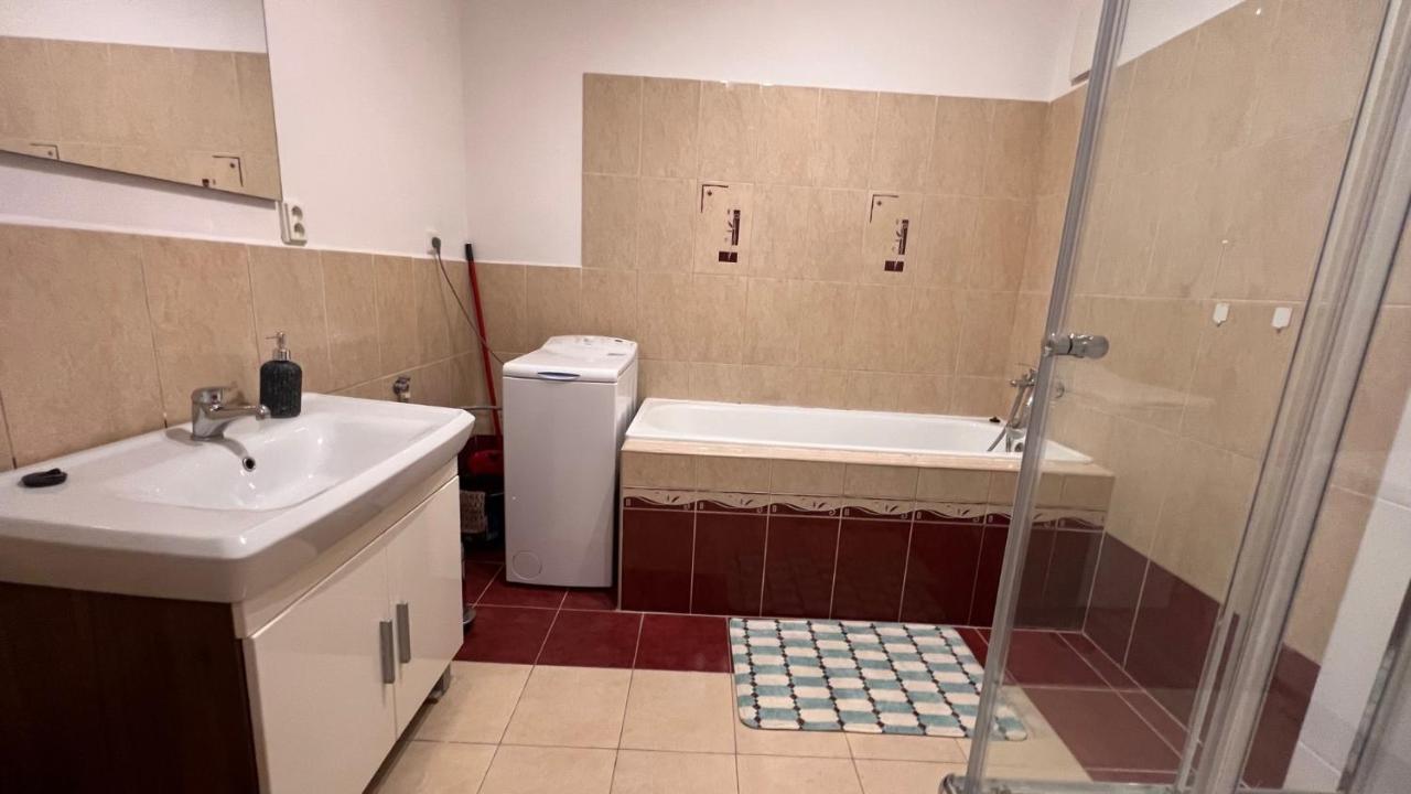 2 Room Apartment, Near Oc Galeria, Petrzalka Братислава Екстериор снимка