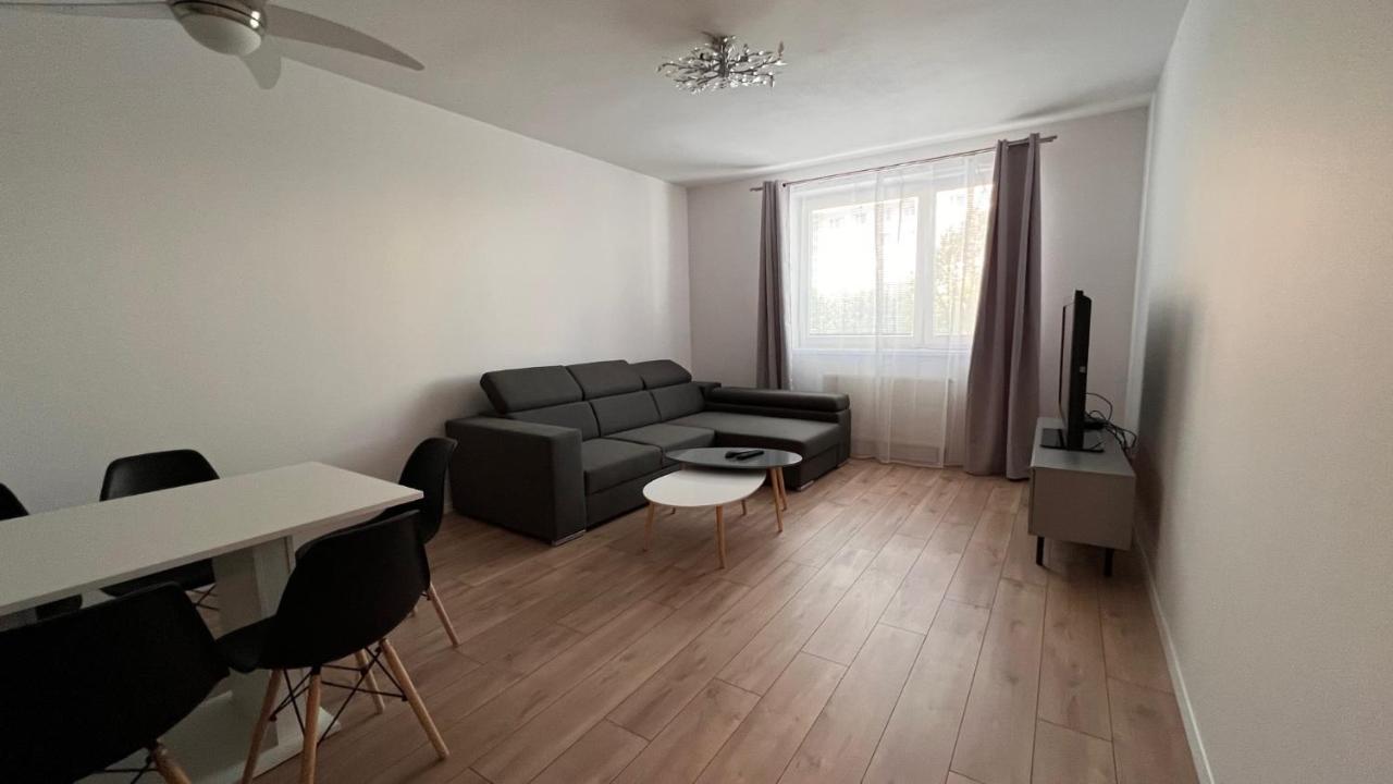 2 Room Apartment, Near Oc Galeria, Petrzalka Братислава Екстериор снимка